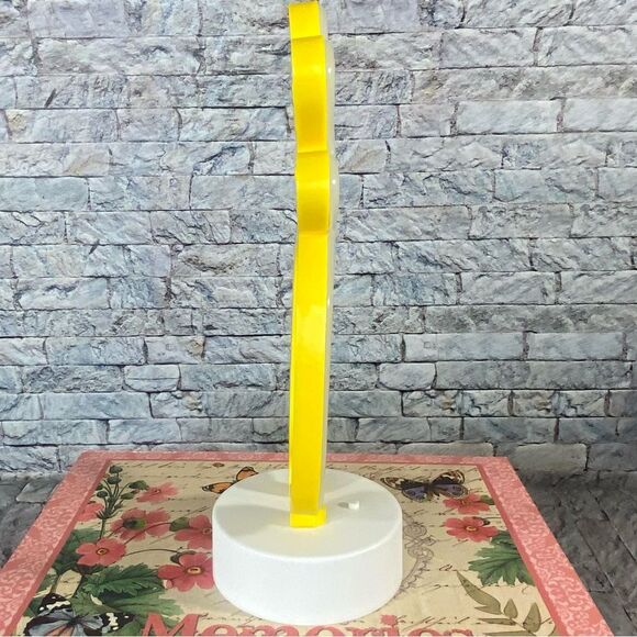 Pineapple Shaped Neon Night Light AA Battery Operated Tropical Room Decor - Picture 5 of 8